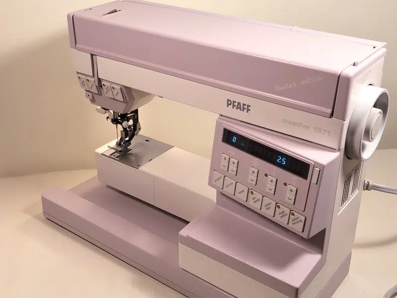 Pfaff 1371~with IDT~Reconditioned with full 1-Year Warranty~Collectors Grade - Image 2