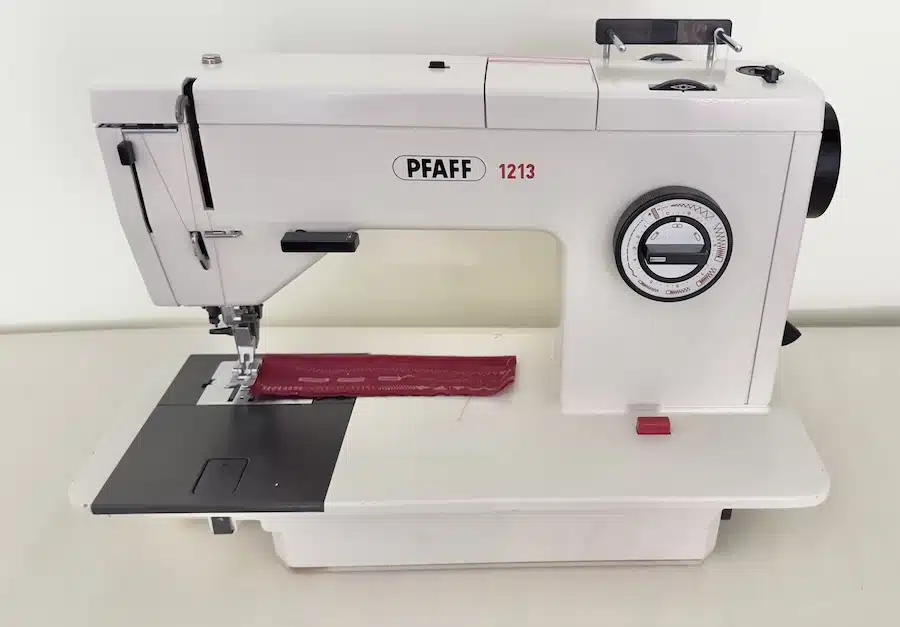 Pfaff 1213 Flat Bed ~With IDT~Reconditioned~1 Year Warranty - Image 2