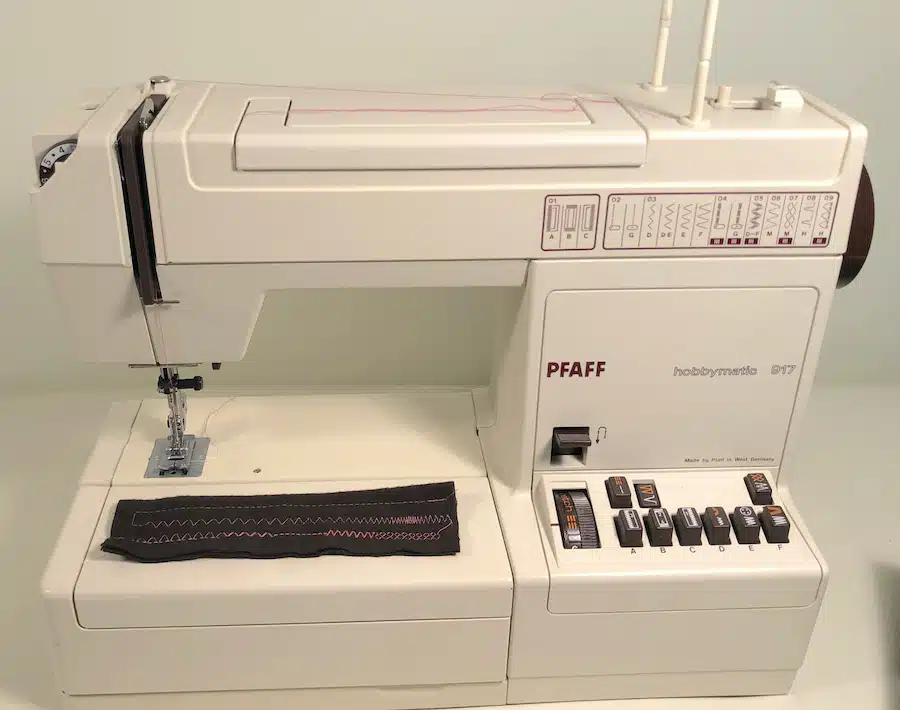 Pfaff 917~German Made~ Full 1-year warranty - Image 4