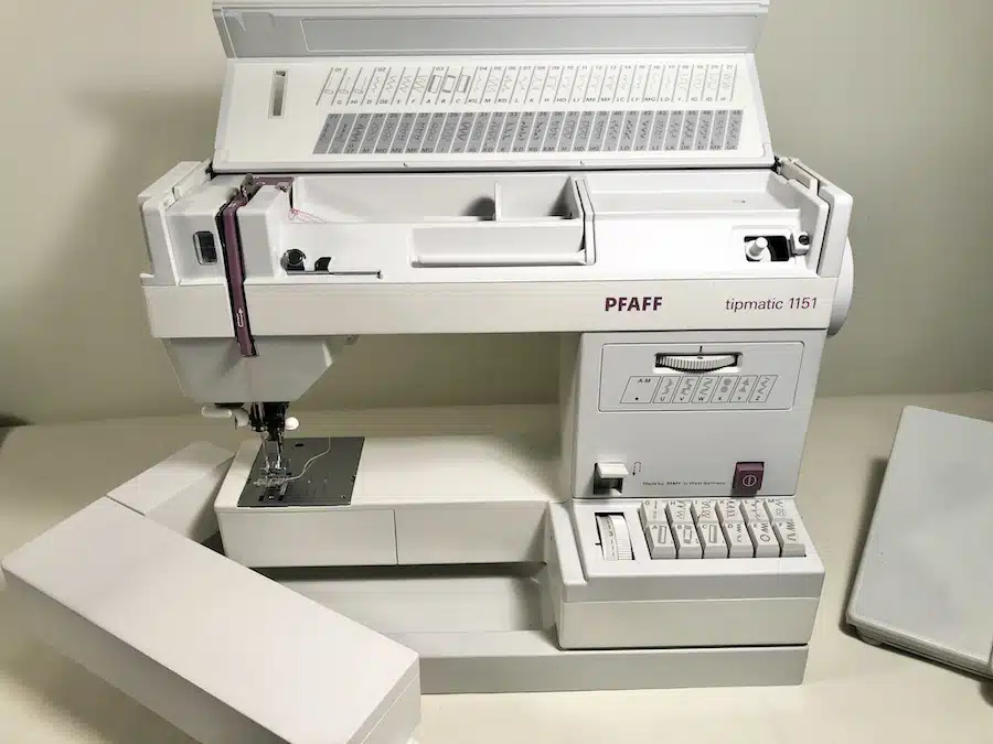Pfaff Tipmatic 1151 with IDT, 1 year warranty~Beautiful! - Image 6
