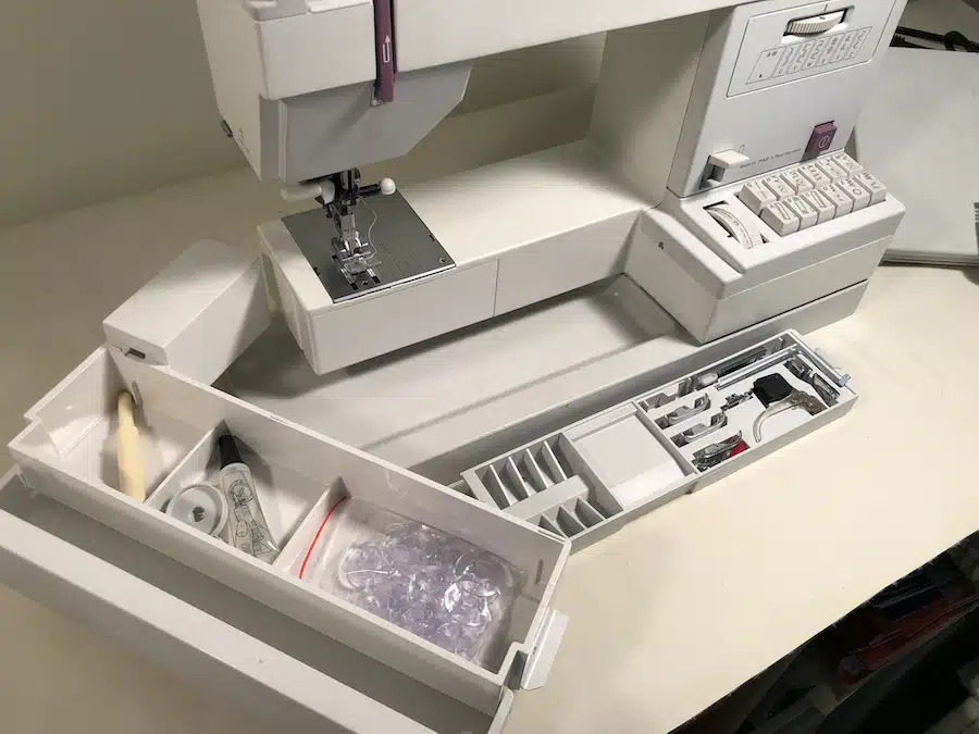 Pfaff Tipmatic 1151 with IDT, 1 year warranty~Beautiful! - Image 4