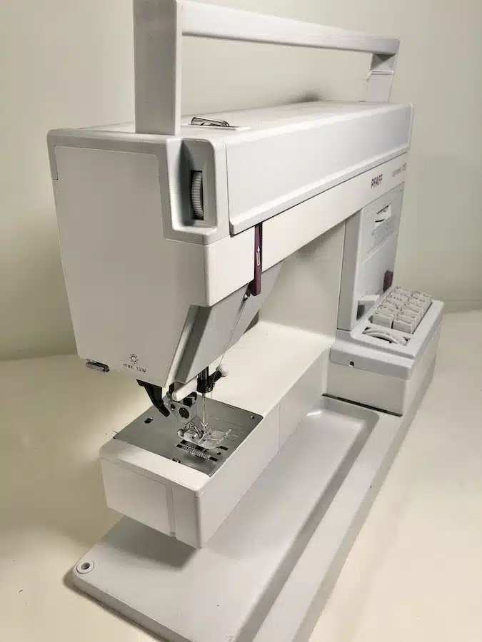 Pfaff Tipmatic 1151 with IDT, 1 year warranty~Beautiful! - Image 2